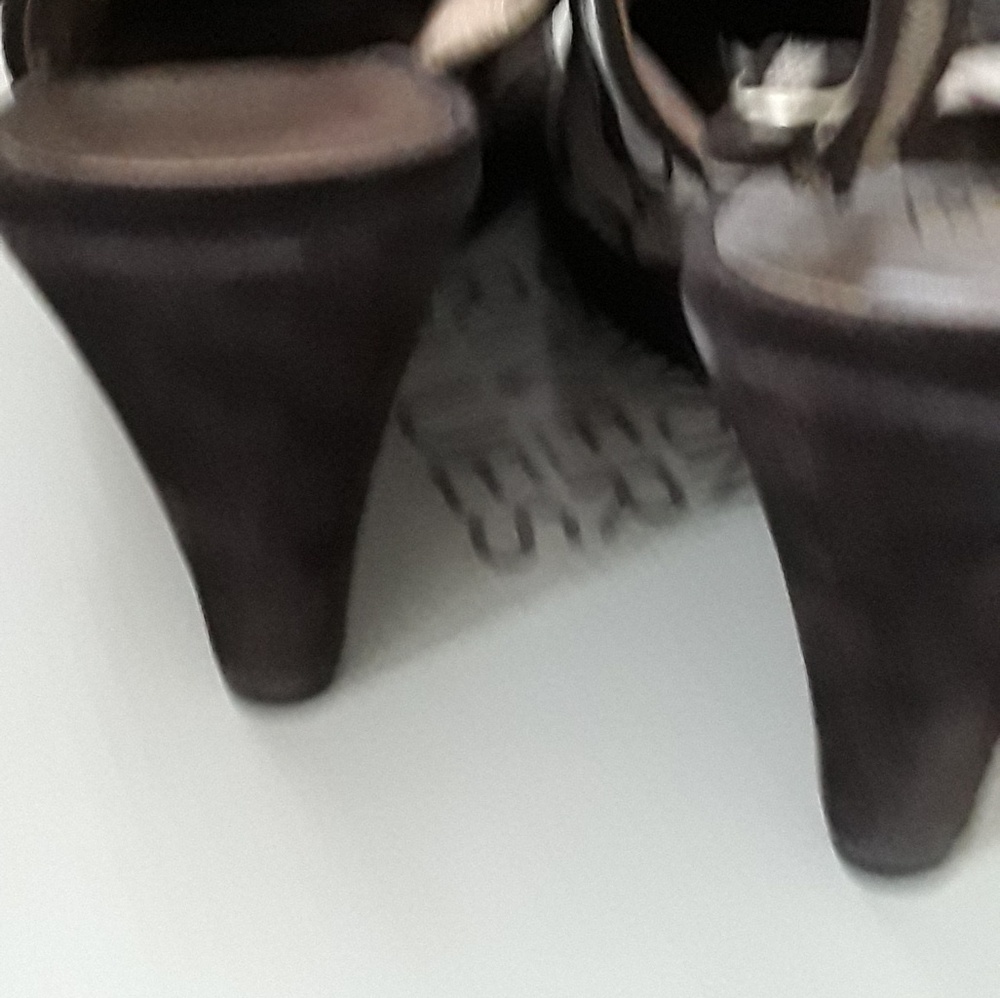 Coach - Picture 5 of 8